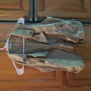 Girl’s Maurices tan zip up Vest (M)